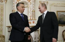 Putin nagradza Orbana za wierność.