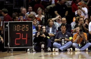 Dlaczego gracze w NBA mają tylko 24 sekundy na oddanie rzutu?