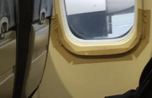 Okno w samolocie na taśmę klejącą. To bezpieczne?