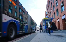 Kraków: emeryt zaatakował dziewczynę w autobusie, bo ta nie ustąpiła mu miejsca.