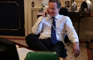 Zdobył numer do Camerona i podał się za szefa ważnej agencji.