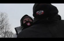 Patrioci z biało-czerwonymi flagami oddali hołd POLSKIM Ofiarom obozu...