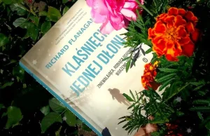 KSIĄŻKI LUBIĘ!: Poszukując siebie. Richard Flanagan, "Klaśnięcie jednej...