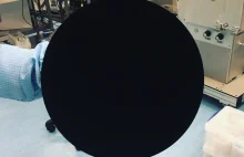 Najbardziej czarny materiał na świecie stał się teraz jeszcze ciemniejszy