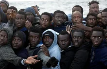 Włosi opłacają libijskich bandytów, by powstrzymali napływ imigrantów!