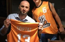 Marcin Gortat zaprosił młodych koszykarzy do Los Angeles na przygodę życia