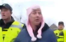 [video] Mężczyzna zatrzymany w Holandii za noszenie czapki w kształcie świnki