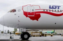Dreamliner LOT-u w biało-czerwonym malowaniu na 100-lecie niepodległości.
