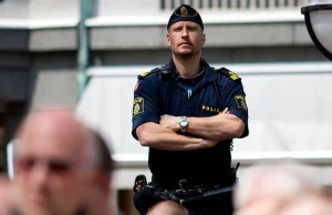 W Szwecji przybyło stref, w których policji trudno interweniować