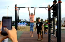 Russian Girl Is Making Pull Ups – 31 in One Minute