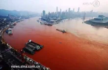 Krwawy kolor rzeki Jangcy w Chinach!