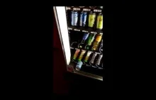 Walka z automatem do napojów