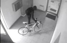 Ukradziono biały rower marki Ghost z piwnicy nowego budynku w Krakowie!
