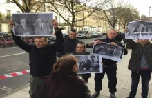 „Komitet obrony d... na fotelach” – antyKODowa demonstracja w Londynie