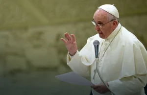 Papież Franciszek: niech każda parafia, klasztor i sanktuarium przyjmą uchodźców