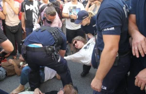 Cudzoziemcy w policji. Polacy protestują przeciw obcokrajowcom...