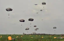 Trzy HMMWV spadły z kilkuset metrów. Bez spadochronów…