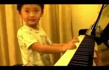 4 letni azjata gra na pianinie!