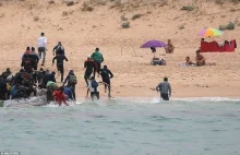 Imigranci dokonują dokonują desantu na hiszpańskiej plaży