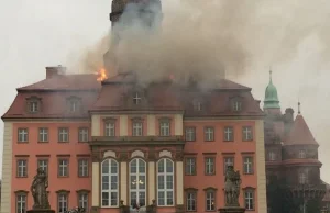 Palnik gazowy przyczyną pożaru w Zamku Książ