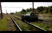 Rosyjska terenówka vs pociąg