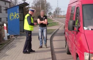 Policjanci zatrzymali busa w opłakanym stanie.