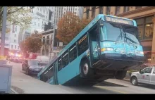 Zapadlisko pochłania w centrum Pittsburgha autobus