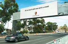 Billboard rozpoznający Porsche na drodze [EN]