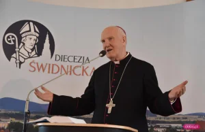 Biskup przeciwko seksualizacji dzieci. "To podszepty szatana"