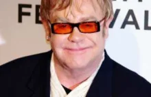 Elton John wrobiony przez rosyjskich komików [POSŁUCHAJ