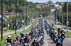 Fani kultowego motocykla zjechali do Świdnika. Teraz bawią się w Cegielni...