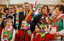 Komorowski wyszedł z siebie i stanął z boku.