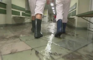 Ulewa zalała szpitale. Trwa sprzątanie