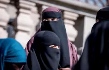 Dunski parlament uchwalil zakaz noszenia nikabu i burki w miejscach publicznych.
