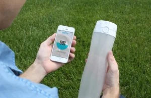Butelka która powie ile wody musisz jeszcze wypić by nawodnić swój organizm