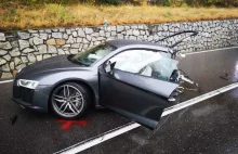 Nietypowy wypadek Audi R8. Auto rozpadło się na pół!