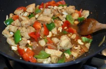 Gotuj z wykopem! Tajski kurczak z nerkowcami
