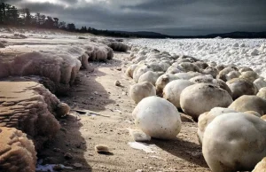 Tajemnicze lodowe kule właśnie pojawiły się na Syberii