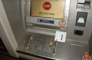 Zastawiali "klejowe pułapki" w bankomatach