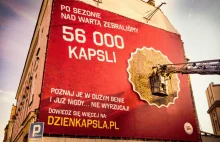 Zrobili baner z 56 tys. kapsli, które ludzie zostawili nad Wartą