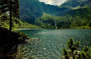 Morskie Oko czyli symbol polskich Tatr. (Opisana panorama znad stawu).