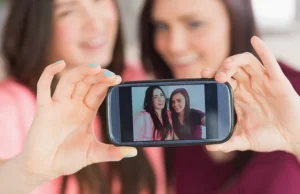 Angielscy studenci będą uczyć się robienia... selfie