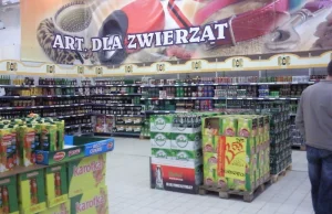 Artykuły dla zwierząt w jednym z hipermarketów