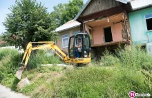 Romowie nie chcą kanalizacji w "swoim" domu bo ich dom grozi zawaleniem.