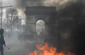 Zamieszki w centrum Paryża podczas protestu „żółtych kamizelek”