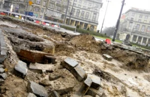 Poniemiecki bunkier uchował się w centrum Warszawy... pod torami.