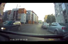 Idiota w Mercedesie i pościg policji.