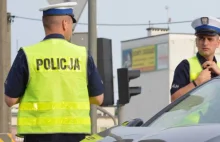 Policja wyjaśnia... że nie ma właściwego sposobu przejazdu przez skrzyżowanie