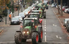 Niemieccy farmerzy protestują przeciw nowym regulacjom.