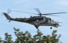 Mil Mi-24V Hind nad krzakami